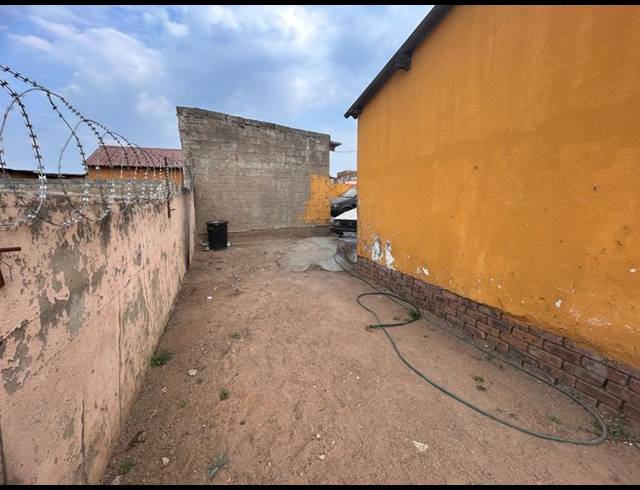 2 BEDROOM HOUSE FOR SALE IN ENTSHONALANGA